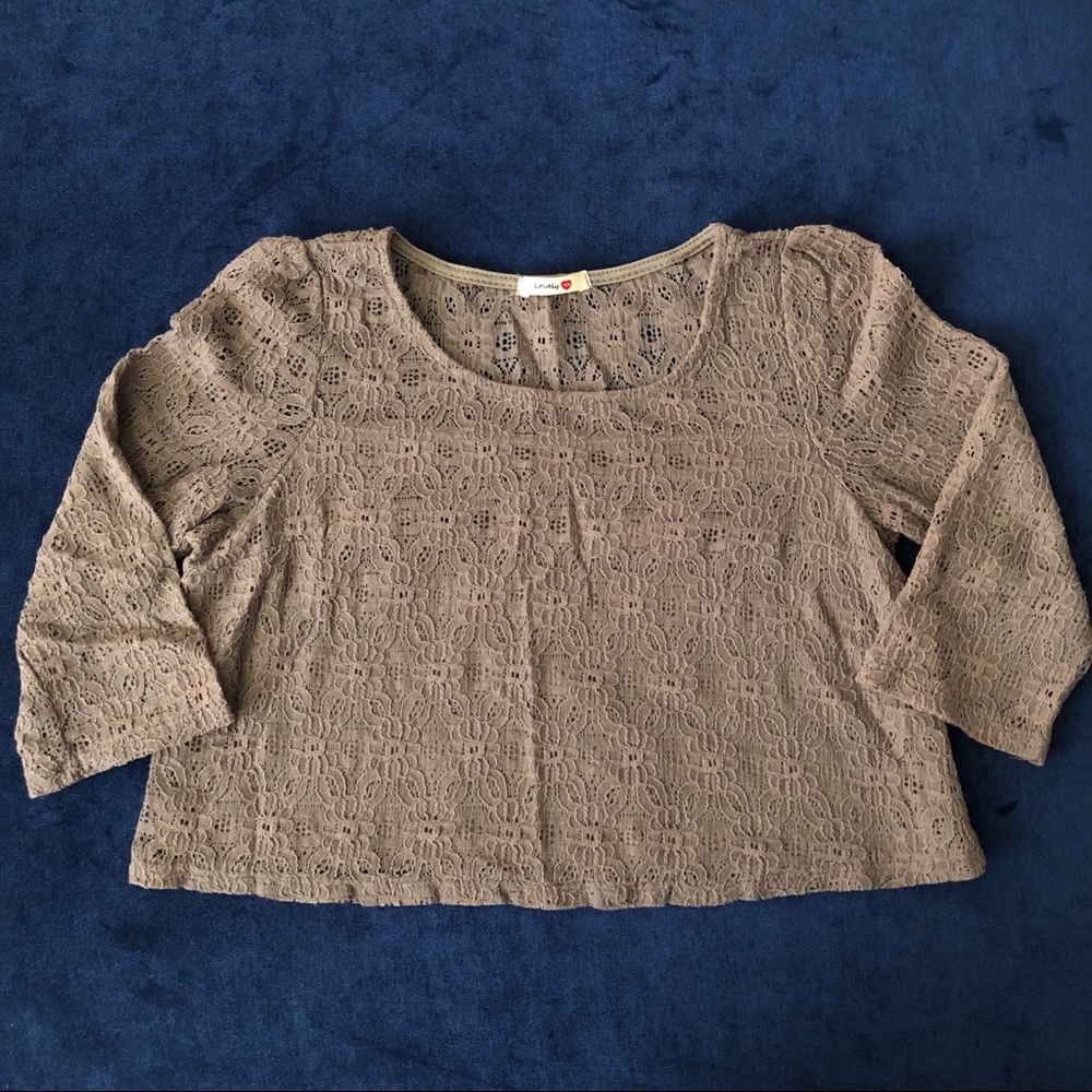 Lace short sleeve crop top